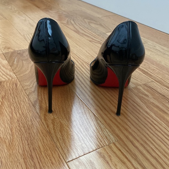 So Kate Christian Louboutin Pumps in Black Patent - Picture 3 of 4